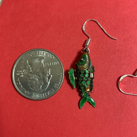 🖤VTG💕Articulate Fish silver earrings - Picture 10 of 10